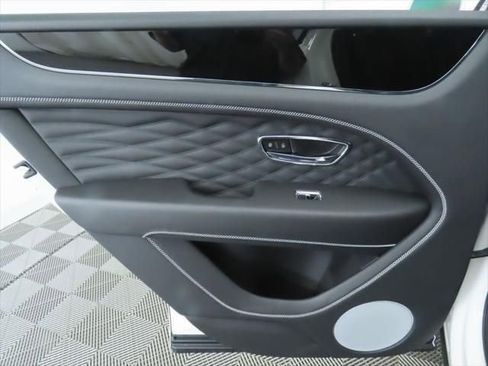 New 2025 Bentley Bentayga image 27