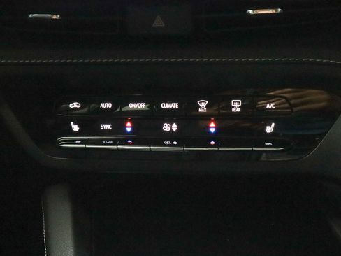 Used 2021 Buick Envision Essence w/ Technology Package I image 23