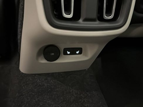 New 2026 Volvo XC40 B4 Plus w/ Climate Package image 28