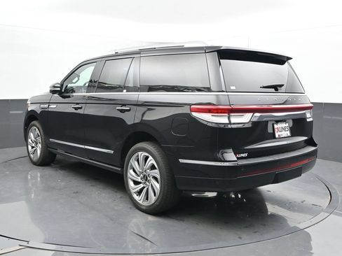 Used 2024 Lincoln Navigator Premiere AWD/4WD image 11