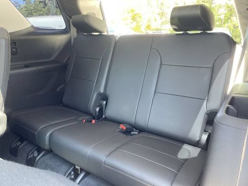 Certified 2021 Chevrolet Traverse Premier w/ LPO, 'HIT The Road' Package AWD/4WD image 24