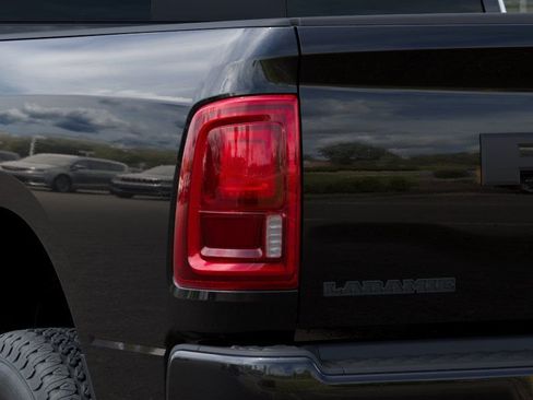 New 2026 RAM 2500 Laramie AWD/4WD image 9