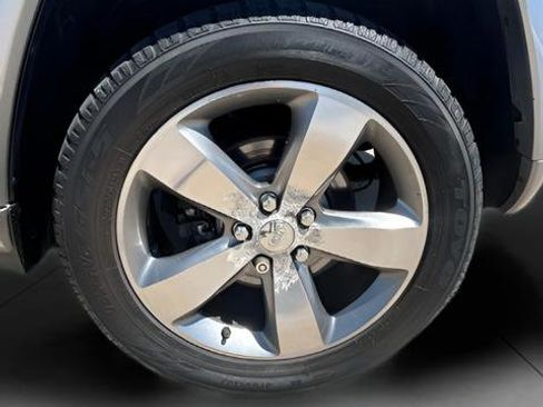 Used 2014 Jeep Grand Cherokee Overland AWD/4WD image 12
