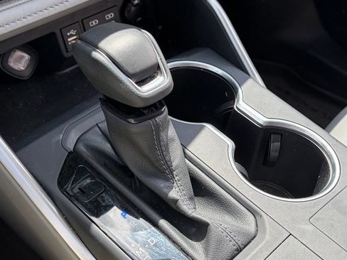 Used 2025 Toyota Highlander XLE FWD image 10
