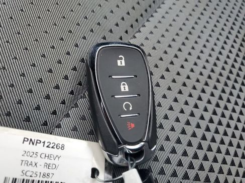 Used 2025 Chevrolet Trax LT FWD image 30