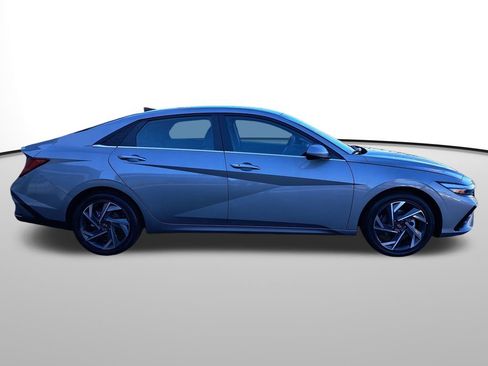 New 2025 Hyundai Elantra SEL image 4