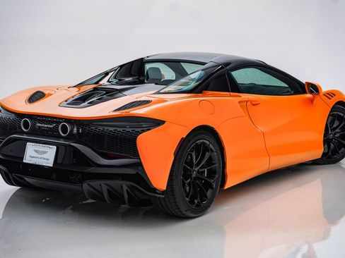 Used 2026 McLaren Artura Spider RWD image 10