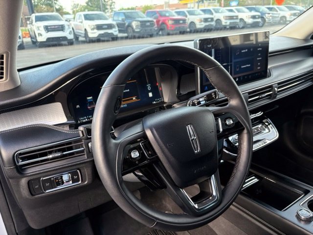 Used 2024 Lincoln Corsair AWD w/ Equipment Group 101A image 23