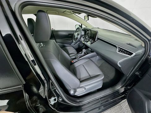 Used 2025 Toyota Corolla LE image 30