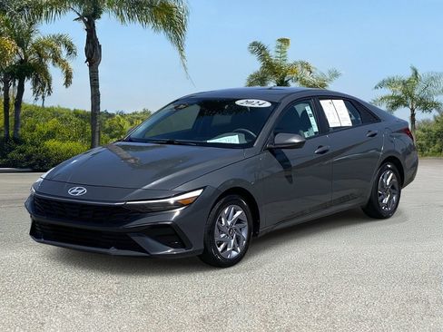 Used 2024 Hyundai Elantra SEL FWD image 2