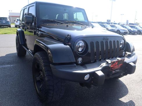 Used 2015 Jeep Wrangler Unlimited Sahara w/ Connectivity Group AWD/4WD image 30