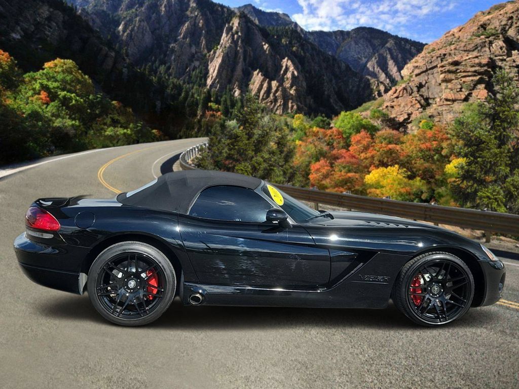 Used 2005 Dodge Viper SRT-10 RWD image 2