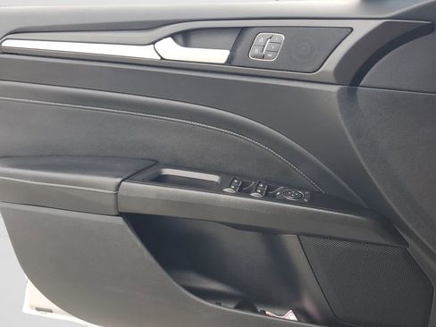 Used 2018 Ford Fusion Titanium image 24