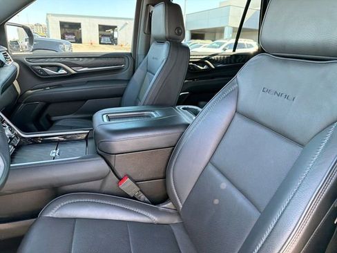 Used 2023 GMC Yukon Denali AWD/4WD image 18