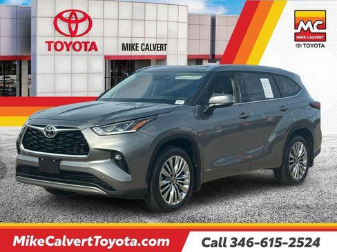 Certified 2026 Toyota Highlander Platinum AWD/4WD image 1
