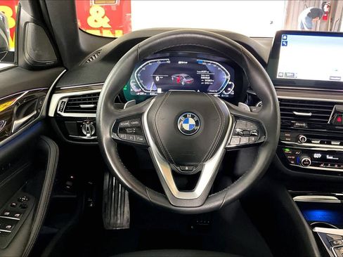 Used 2023 BMW 530e xDrive image 5