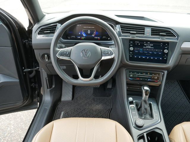 Certified 2024 Volkswagen Tiguan SE w/ Panoramic Sunroof Package AWD/4WD image 21