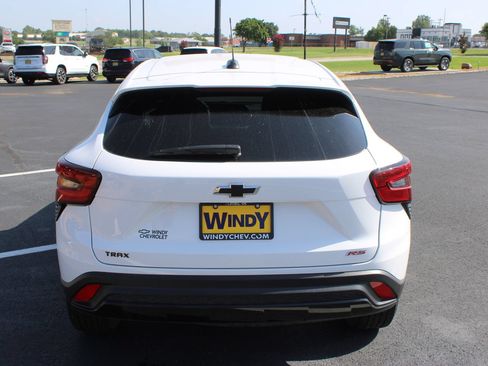 Used 2024 Chevrolet Trax RS FWD image 7