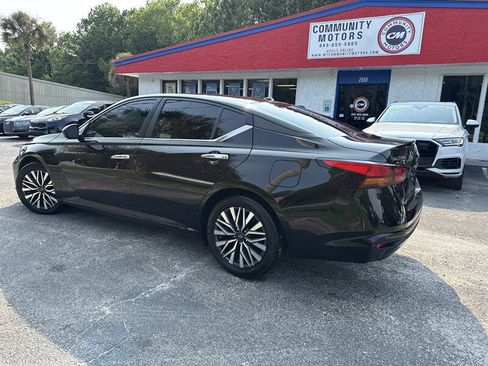 Used 2024 Nissan Altima 2.5 SV FWD image 5