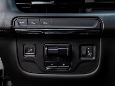 Used 2022 Cadillac Escalade ESV Sport Platinum image 17