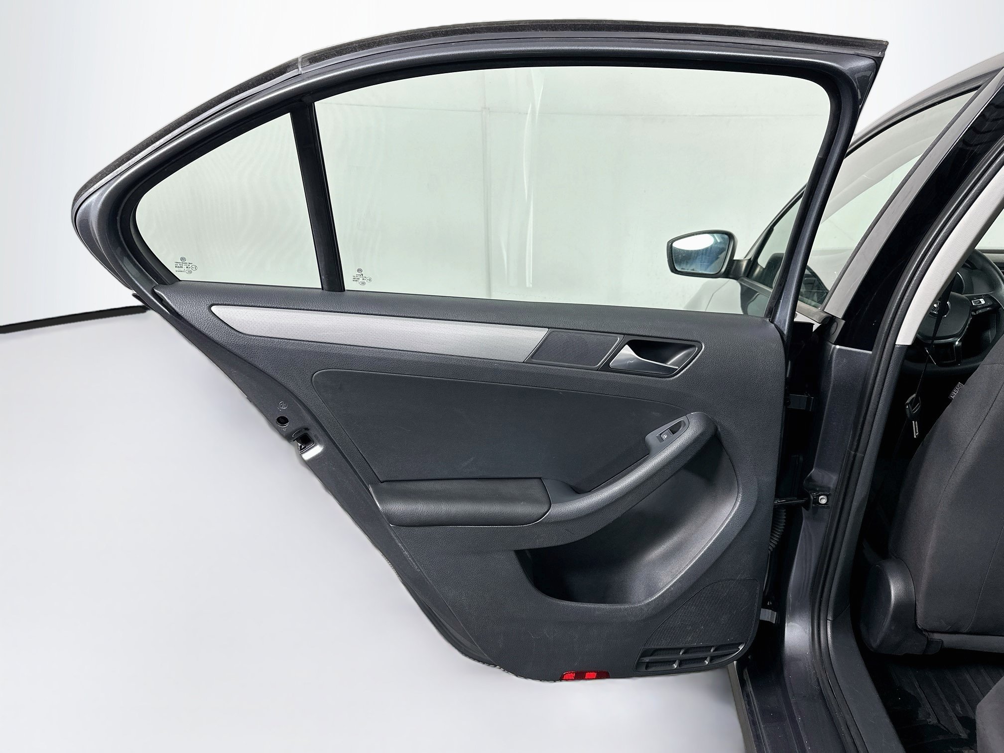 Used 2015 Volkswagen Jetta SE FWD image 24