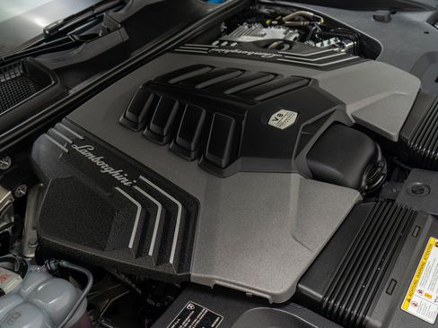 Used 2024 Lamborghini Urus Performante AWD/4WD image 50