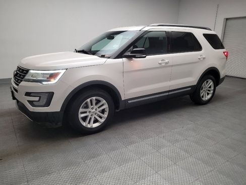 Used 2017 Ford Explorer XLT w/ Equipment Group 202A image 2