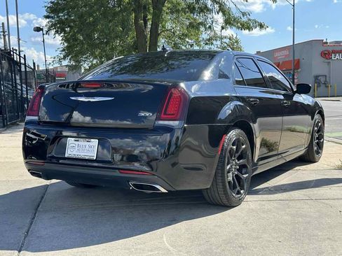Used 2019 Chrysler 300 Touring w/ Sport Appearance Package RWD image 5