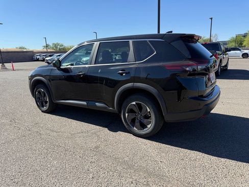 Certified 2025 Nissan Rogue SV FWD image 5
