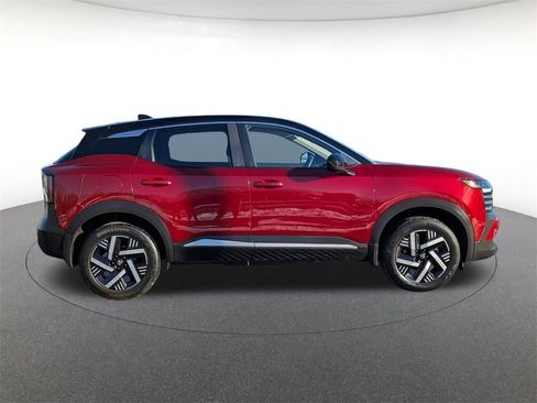 Used 2025 Nissan Kicks SV image 4