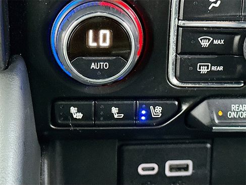 Used 2023 Chevrolet Suburban Premier image 21