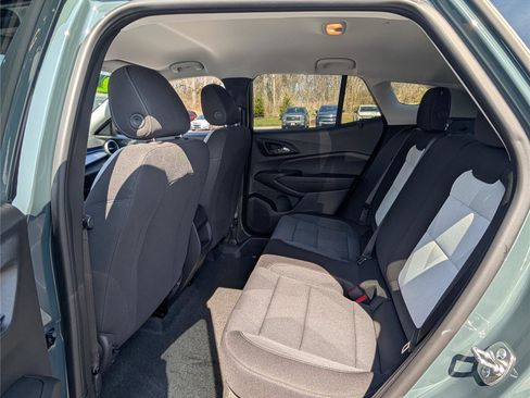 Used 2025 Chevrolet Trax LS image 13