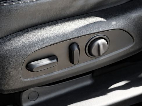 Used 2020 Chevrolet Traverse Premier image 35