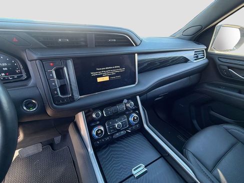 Used 2024 GMC Yukon Denali w/ Denali Reserve Package image 32