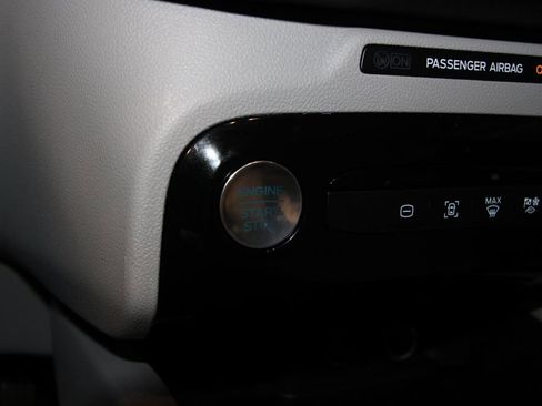 Used 2025 Ford Escape SE image 13