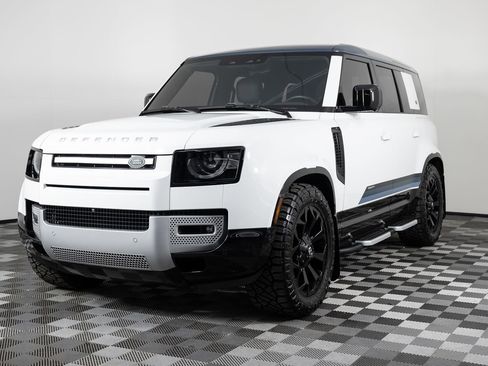 Used 2024 Land Rover Defender 110 SE image 2