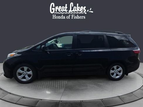 Used 2015 Toyota Sienna LE FWD image 2