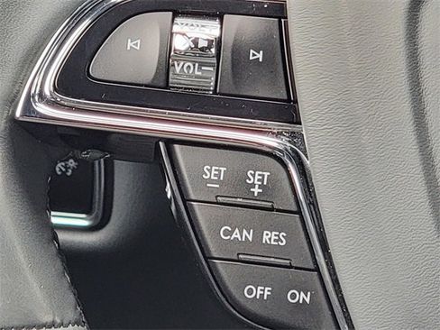 Certified 2023 Lincoln Nautilus Reserve image 33