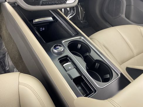 Used 2021 Lincoln Corsair AWD w/ Equipment Group 101A image 38