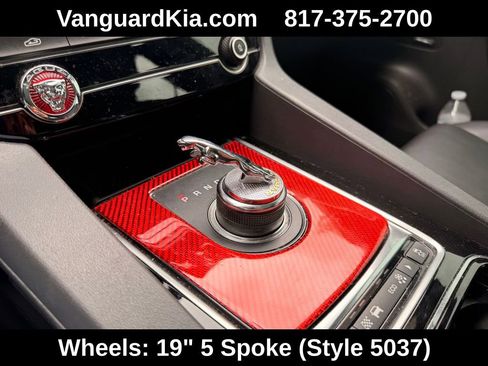 Used 2020 Jaguar F-PACE Premium image 24