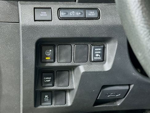 Used 2024 Nissan Frontier SL w/ Technology Package image 17