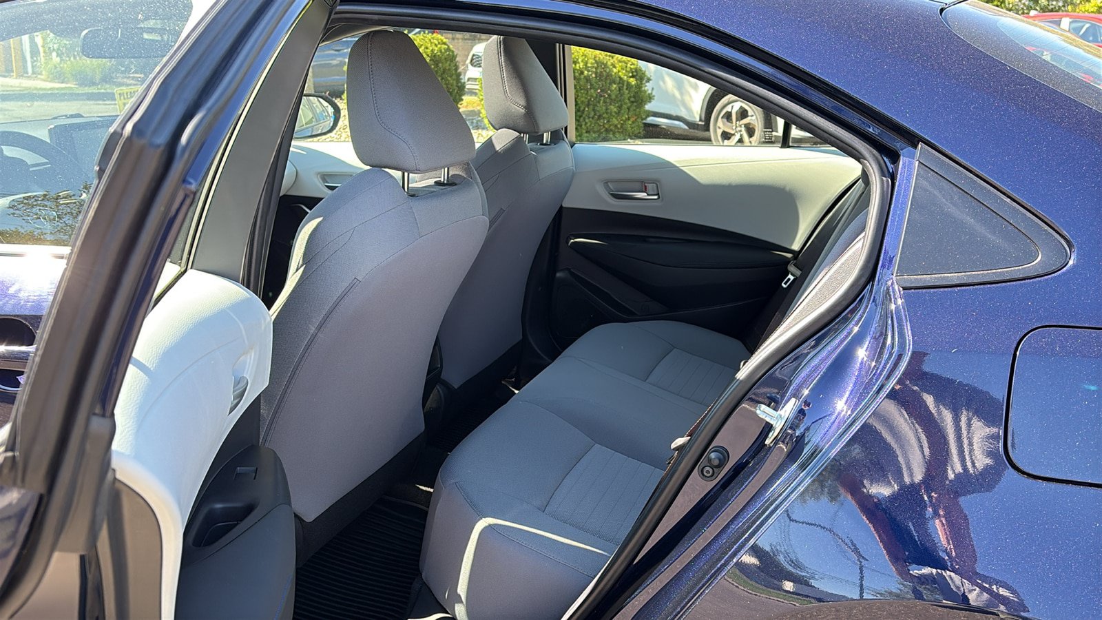 Used 2022 Toyota Corolla SE w/ SE Premium Package FWD image 22