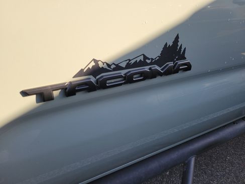 Used 2022 Toyota Tacoma SR5 w/ Trail Edition image 29