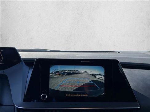 Used 2025 Toyota Prius XLE image 14