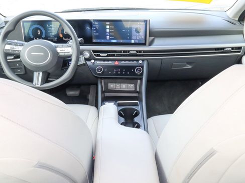 Used 2025 Hyundai Sonata SEL FWD image 10