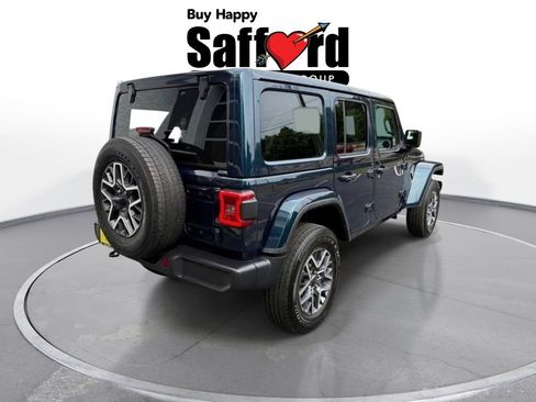 Used 2025 Jeep Wrangler Unlimited Sahara AWD/4WD image 7