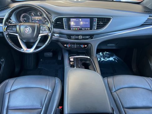 Used 2022 Buick Enclave Essence image 3