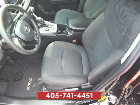 Used 2021 Toyota RAV4 LE AWD/4WD image 18