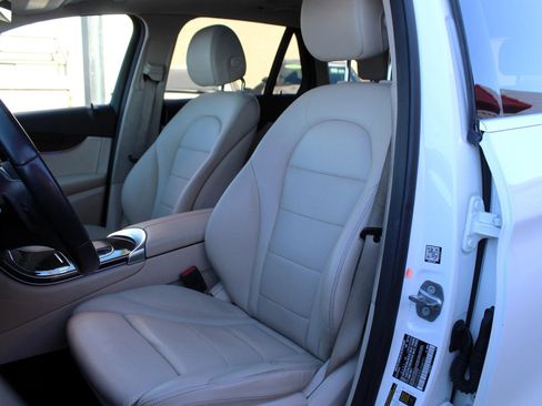 Used 2020 Mercedes-Benz GLC 300 image 18