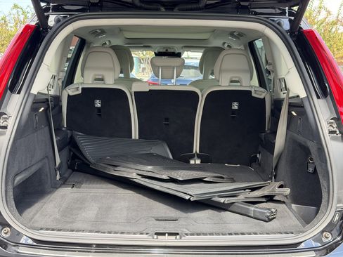 Used 2017 Volvo XC90 T6 Momentum w/ Vision Package image 11